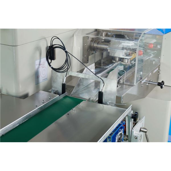 Horizontal Individual Automatic Face Mask Packing Machine