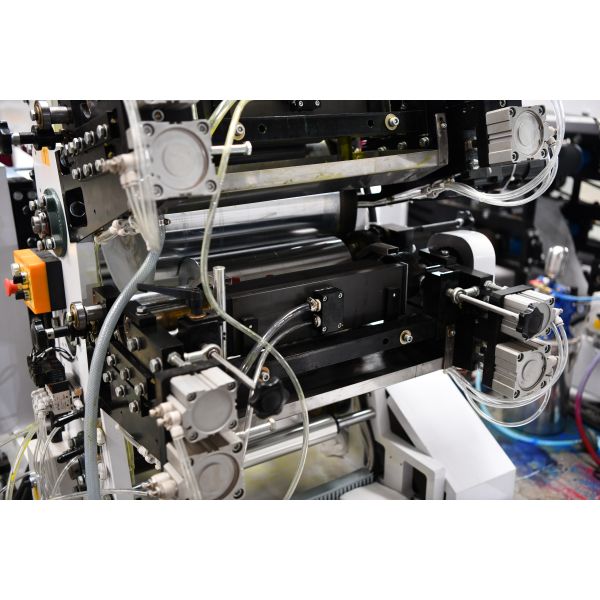 Fully automatic high speed napkin paper serviette quarter folding machinery production line