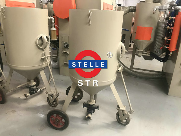 Commercial Portable Sand Blasting Machine Remove Abrasive Burrs Residue