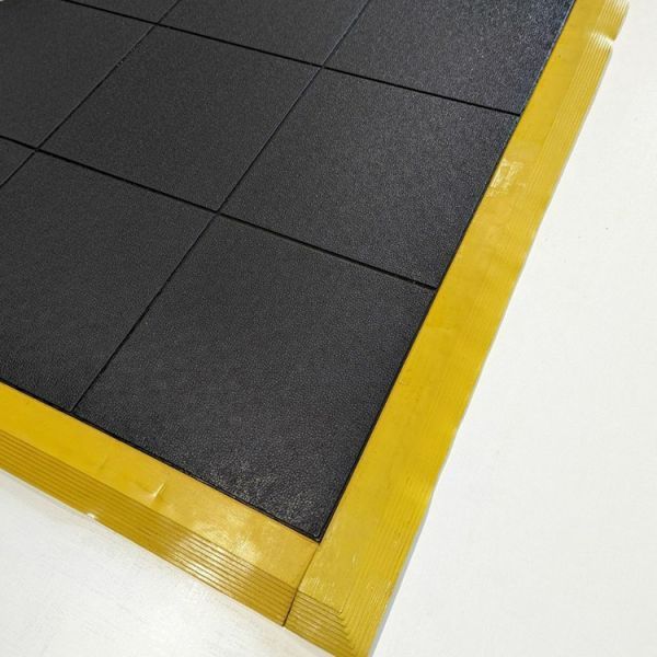 Interlocking Rubber Horse Stable Mats Floor Tiles 90cm X 90cm X 14mm And Edge Strips