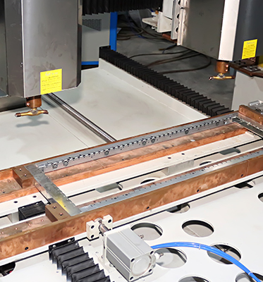 Hwashi CNC Medium Frequency Mild Small Steel Door Sheet Metal Spot Welder with XY Axis Automatic Movable Feeder