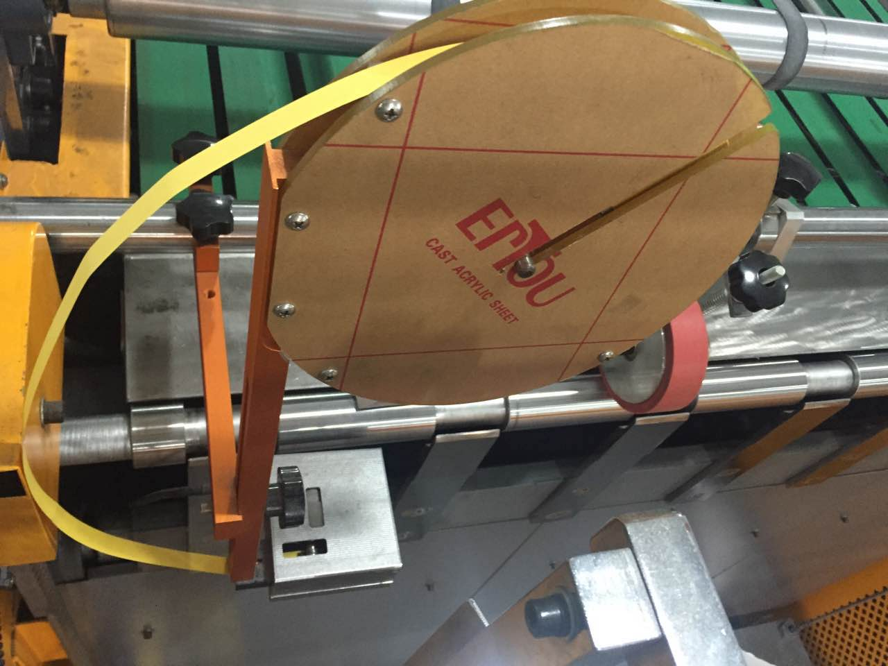 Compact and User-Friendly Paper Roll Slitter for Easy Operation