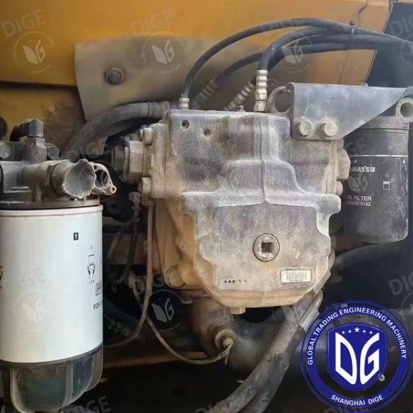 Reliable performance USED PC220-8 excavator with Enhanced grip and traction