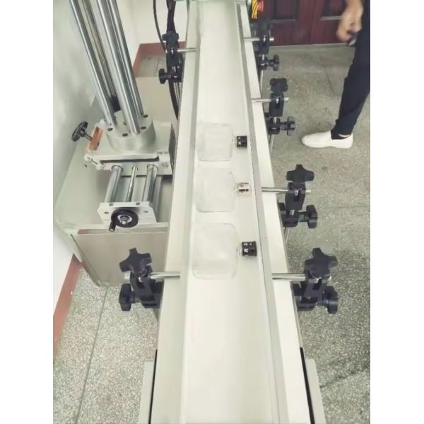 Factory Wholesale Custom Multi-function Fast Speed High Efficiency Automatic Labeling Machine for Flat Labeling