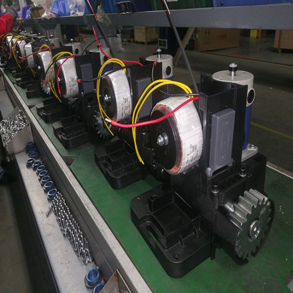 60W 24V Automatic Gate Opener Kit 400kg Solar Sliding Swing