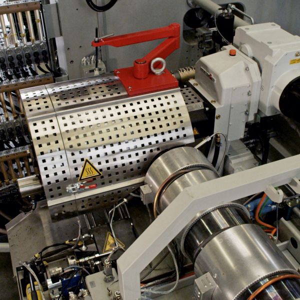 ISO9001 1900T High Pressure Precision Injection Moulding Machine OUCO For Bucket